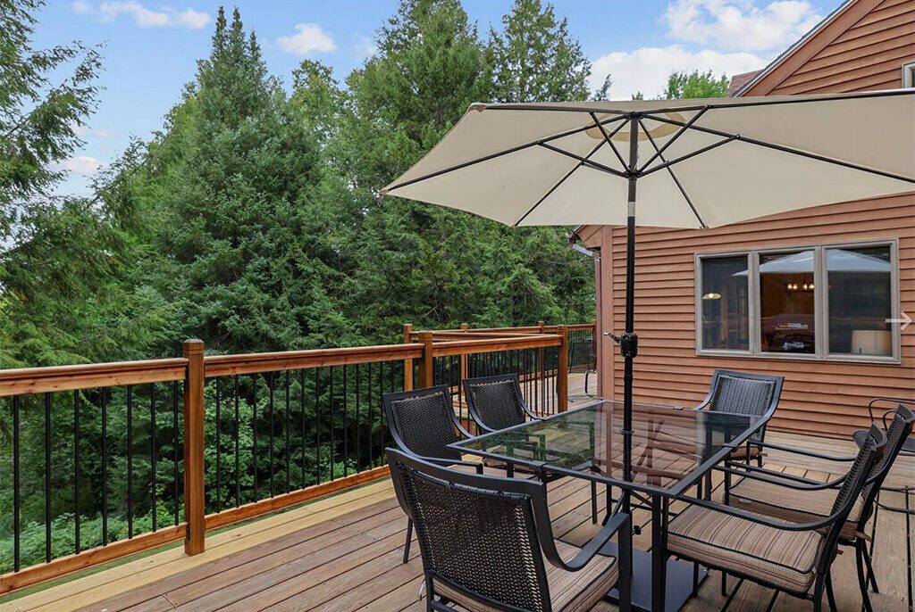 Talking Trees Lodge Exterior Deck & Table
